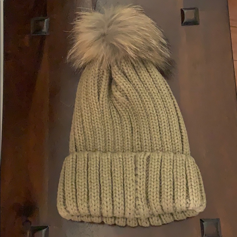 Fox fur Pom Pom hat